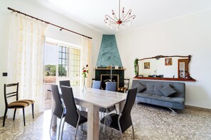 Dining - Apartment 'Casa Venere Aurora Luxury' with Private Pool, Wi-Fi and Air Conditioning (giuggianello)