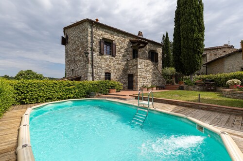 Villa 'La Petrosa' mit privatem Pool, privatem Garten und Balkon