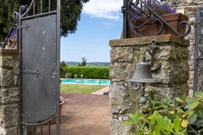 Exterior detail - Villa 'La Petrosa' with Private Pool, Private Garden and Balcony (Radda in Chianti)
