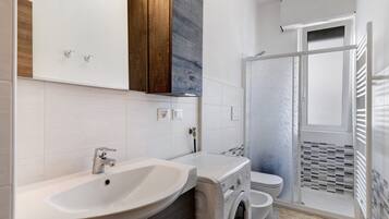 Doccia, asciugacapelli, asciugamani