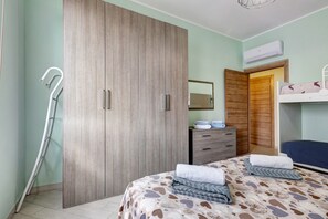 1 bedroom, bed sheets