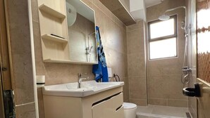 Apartemen, 1 kamar tidur, Boleh Merokok, balkon | Kamar mandi