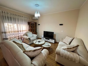 Apartment, 1 Bedroom, Smoking, Balcony | Living room