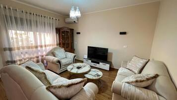 Apartment, 1 Bedroom, Smoking, Balcony | Ruang tamu