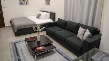 Comfort Studio Suite | Living area | Flat-screen TV
