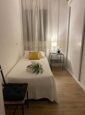 2 quartos, berço de viagem, Wi-Fi de cortesia, roupa de cama