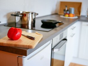 Stovetop, dishwasher, high chair, cookware/dishes/utensils