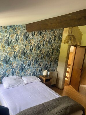 2 bedrooms, iron/ironing board, travel cot, free WiFi