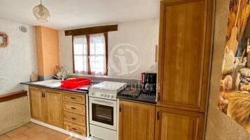 Micro-ondes, four, plaque de cuisson, lave-vaisselle