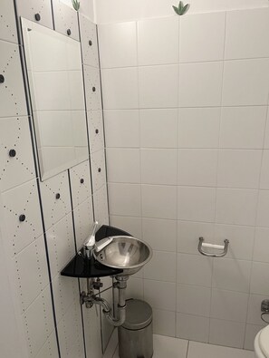 Hair dryer, towels, soap, shampoo - City center apartment (Ljubljana)