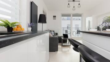 Microwave, oven, dishwasher, cookware/dishes/utensils