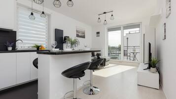 Apartment, 2 Bedrooms, 2 Bathrooms | In-room dining