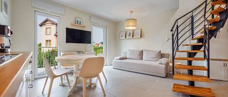 Apartament (D2) | Vardagsrum | Platt-tv, Netflix och streamingtjänster