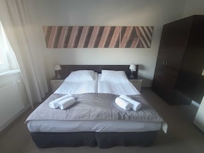 Tweepersoonskamer | Een bureau, een strijkplank/strijkijzer, gratis wifi