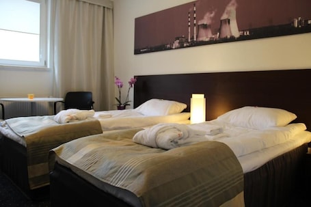 Twin Room | Desk, iron/ironing board, free WiFi