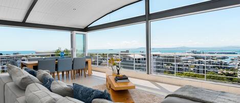 Grand Apartment | Living area