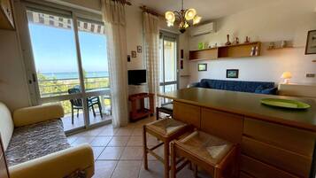 Studio, Multiple Bedrooms, Balcony, Ocean View | Living room