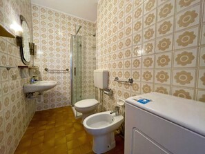 Studio, Multiple Bedrooms, Balcony, Ocean View | Bathroom