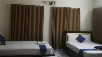 Deluxe Triple Room | Desk, free WiFi