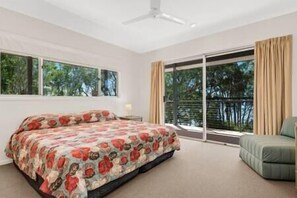 4 bedrooms, desk, iron/ironing board, free WiFi