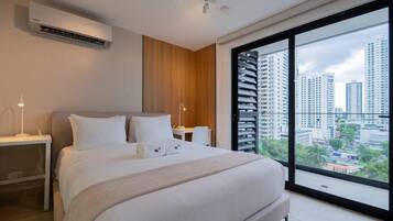 1 bedroom, desk, iron/ironing board, WiFi