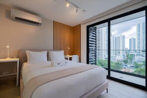 1 bedroom, desk, iron/ironing board, WiFi