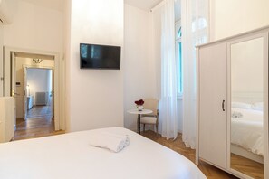 4 bedrooms, iron/ironing board, free WiFi, bed sheets - Appartamento Reggenza (Como)