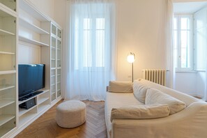 Family Apartment, Multiple Bedrooms (Appartamento Reggenza) | Living room - Appartamento Reggenza (Como)