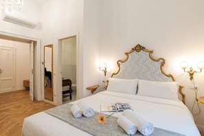 4 bedrooms, iron/ironing board, free WiFi, bed sheets - Appartamento Reggenza (Como)