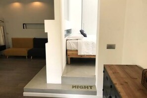 2 عدّة غرف نوم ومكواة/لوح كي