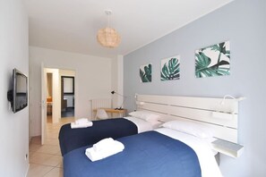 2 bedrooms, iron/ironing board, WiFi
