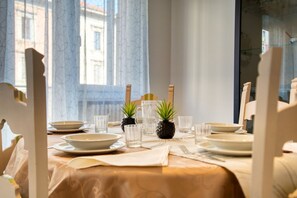 Dining - On a quiet and elegant residential street, with concierge service, this elegant three-room apartment on the second floor (with elevator) offers all the comforts for a family of up to five or a group of friends. Recently renovated and furnished, it's very (Milan)