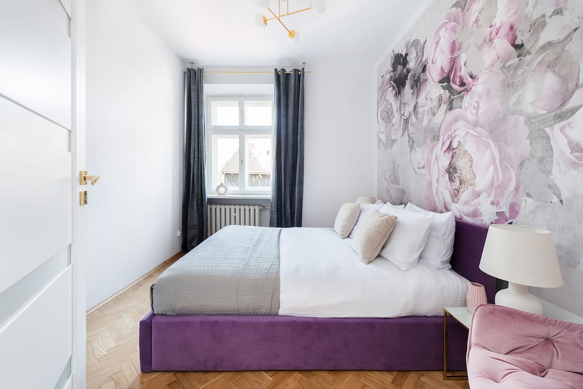 Premium Apartment | 2 bedrooms, individually furnished, desk, soundproofing