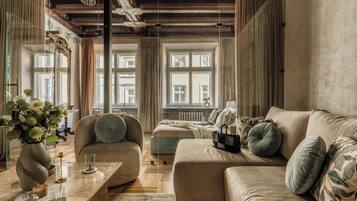 Departamento de diseñador | Área de sala de estar | Smart TV de 52 pulgadas con canales digitales