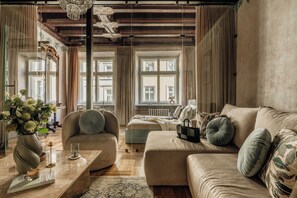 Departamento de diseñador | Área de sala de estar | Smart TV de 52 pulgadas con canales digitales 