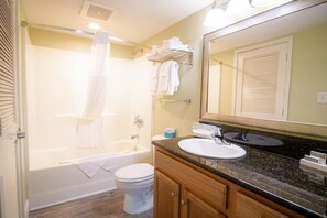 Bathtub, hair dryer - Beautiful Sunsets and City Views in this One Bdrm (Myrtle Beach)