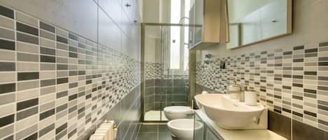 Shower, bidet, shampoo