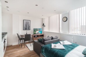 Desk, iron/ironing board, WiFi, bed sheets