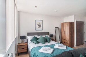 Desk, iron/ironing board, WiFi, bed sheets