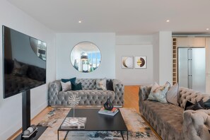 Smart TV - Iconic THAMES VIEW! NEW Architects' City Lifestyle Penthouse (London)