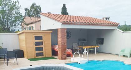 " La Céret'nitude " avec son coin piscine privé est proche de tous loisirs