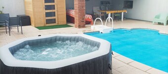 " La Céret'nitude " avec son coin piscine privé est proche de tous loisirs