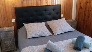 2 bedrooms, iron/ironing board, travel cot, free WiFi