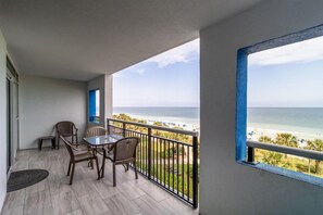 Outdoor dining - Sandy Toes Retreat 2 Bedroom Oceanfront Condo (Myrtle Beach)