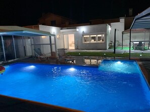 Inomhuspool och utomhuspool