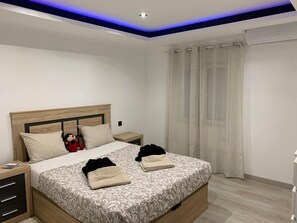 2 chambres, chambres insonorisées, fer et planche à repasser