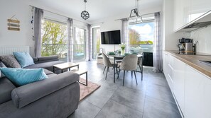 Apartment (102) | Living area | Flat-screen TV - Apartamenty Sun & Snow Perłowa Przystań (Ustronie Morskie)