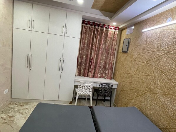 4 bedrooms, WiFi, bed sheets