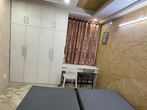 4 bedrooms, WiFi, bed sheets - Dolphin House 4BHK Serviced Apartment Shaheen Bagh (New Delhi)
