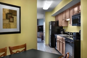 Fridge, microwave, oven, stovetop - Beachside Elegance: Ocean View Suite, 2 Balconies (Myrtle Beach)